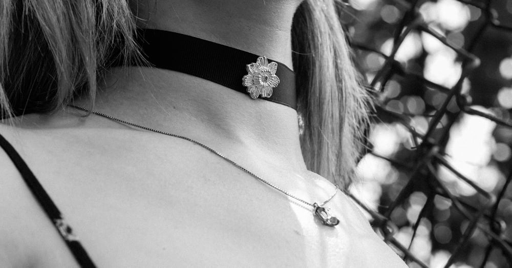 Ribbon Choker Necklace – Room Shop