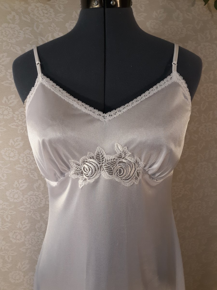 Lacy white nylon tricot early 1960s half slip bridal wedding XS 25 waist