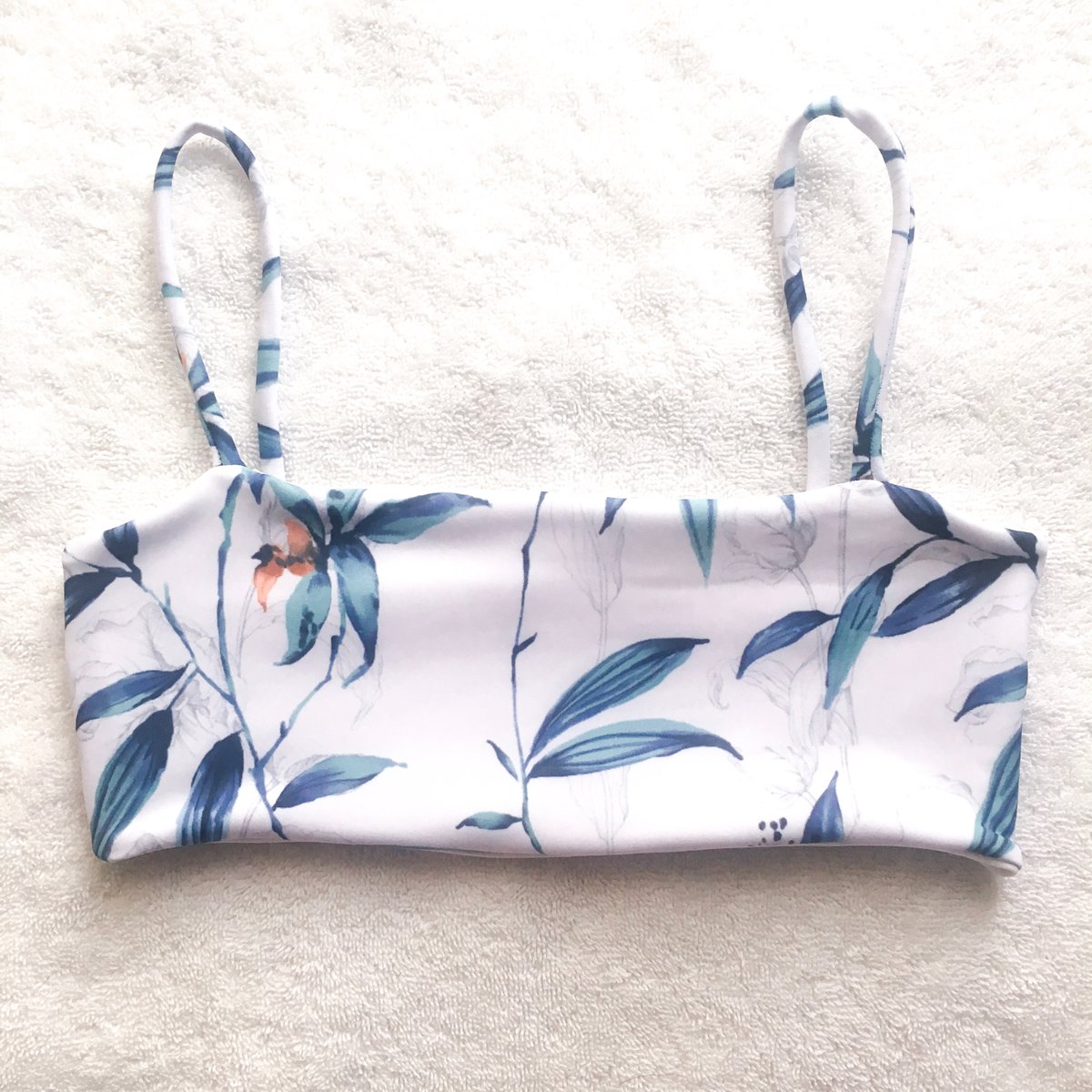 Image of LEXI TOP : BLUE BAMBOO X WHITE
