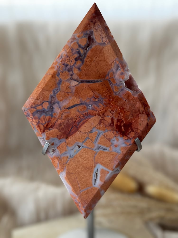 Image of Pink Agate Diamond w/stand 