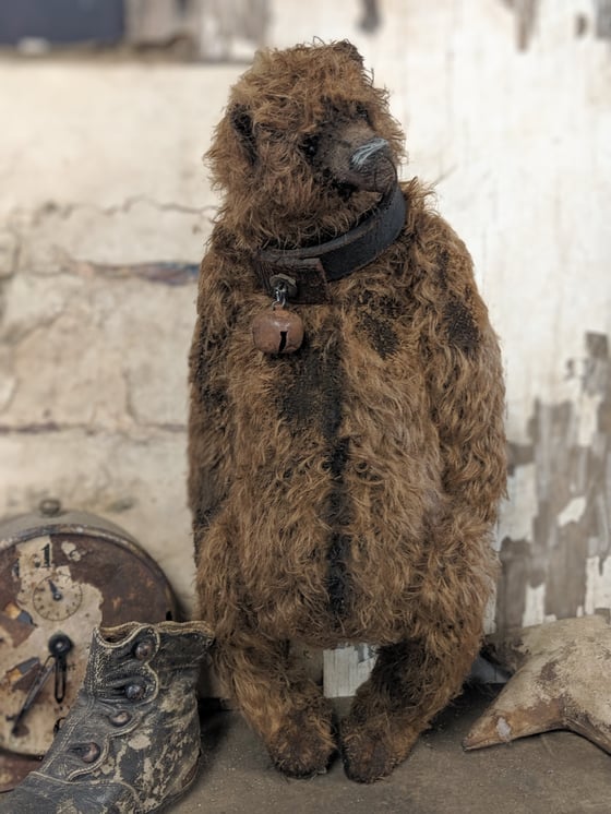 Image of 13.5" old distressed mohair grizzly bear w/ antique leather collar Whendi's Bears