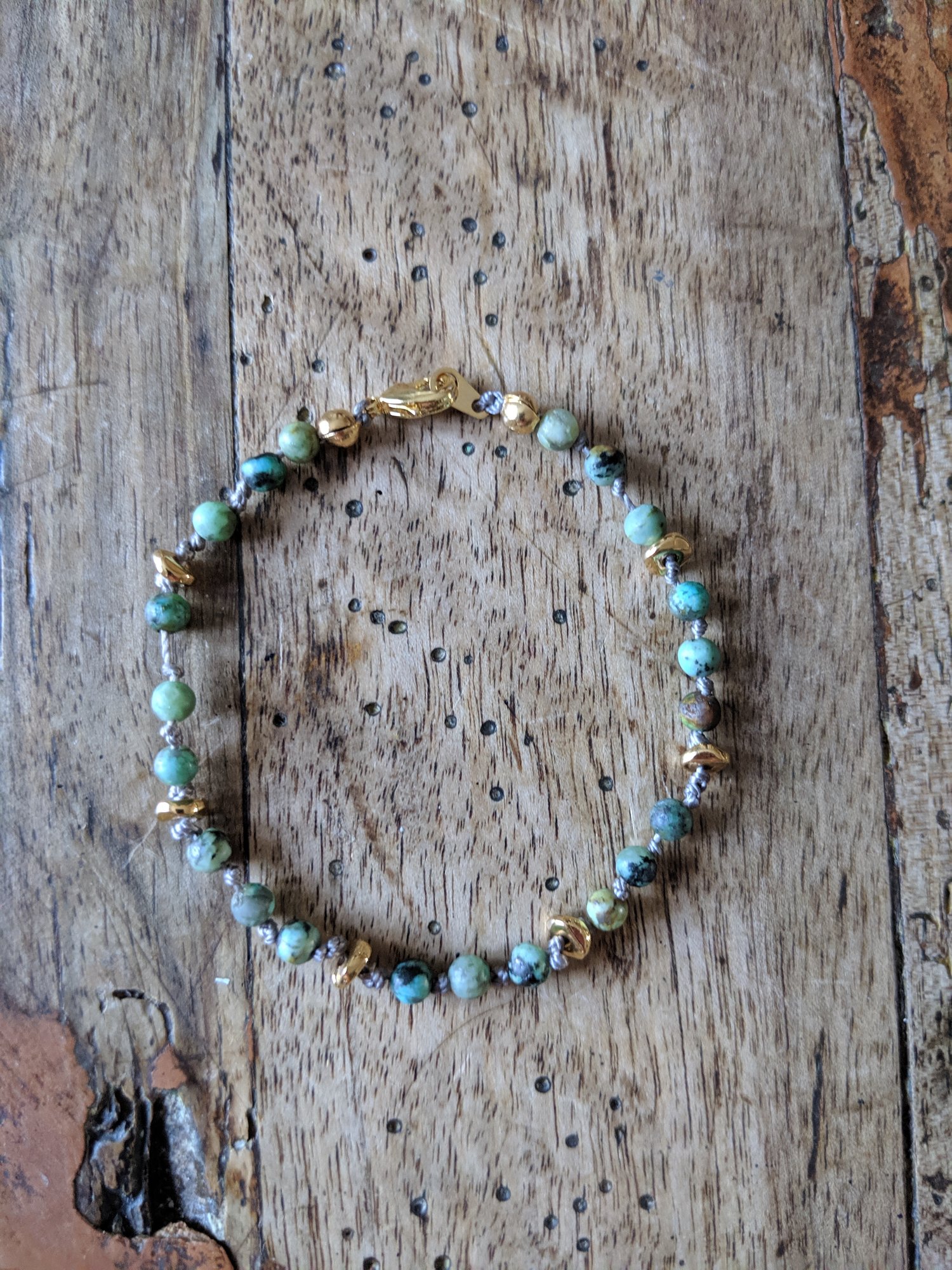 Image of Bracelet Lucea perles turquoises africaines et plaquées or
