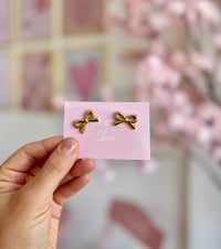 Bow studs