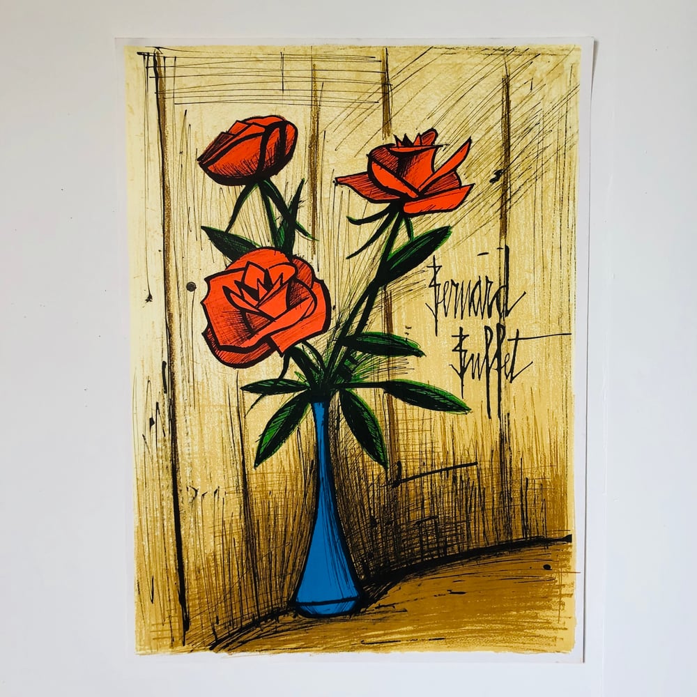 Image of 20/200 / buffet - flowers/blue vase