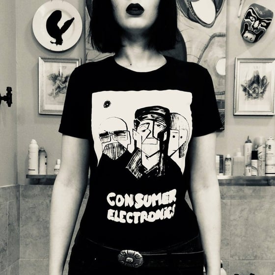 Image of consumer electronics 'Faces' T shirt