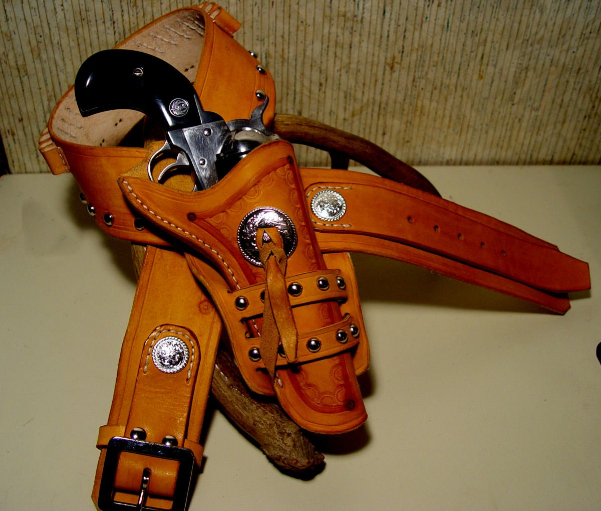 Skincarver's — WESTERN HOLSTER GUNBELT JOHNNY RINGO HOLLYWOOD RIG