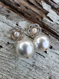 Image 2 of Pearl Flower Earring 