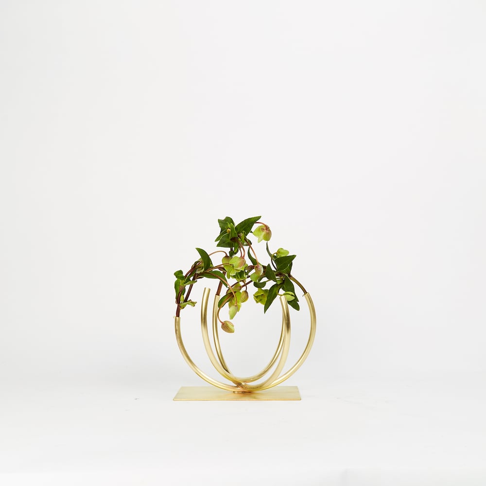 Image of Small Outline Vase