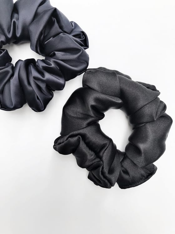 Image of Silk scrunchies 