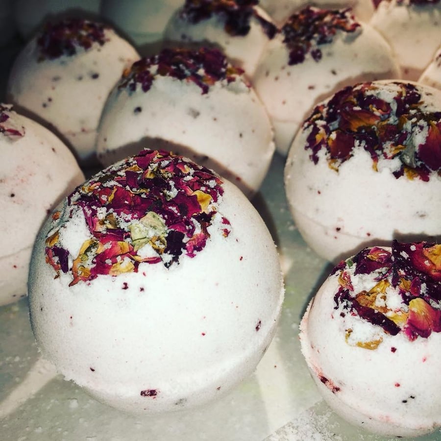 Image of Handmade Fizzy Bath Bomb in Bloom