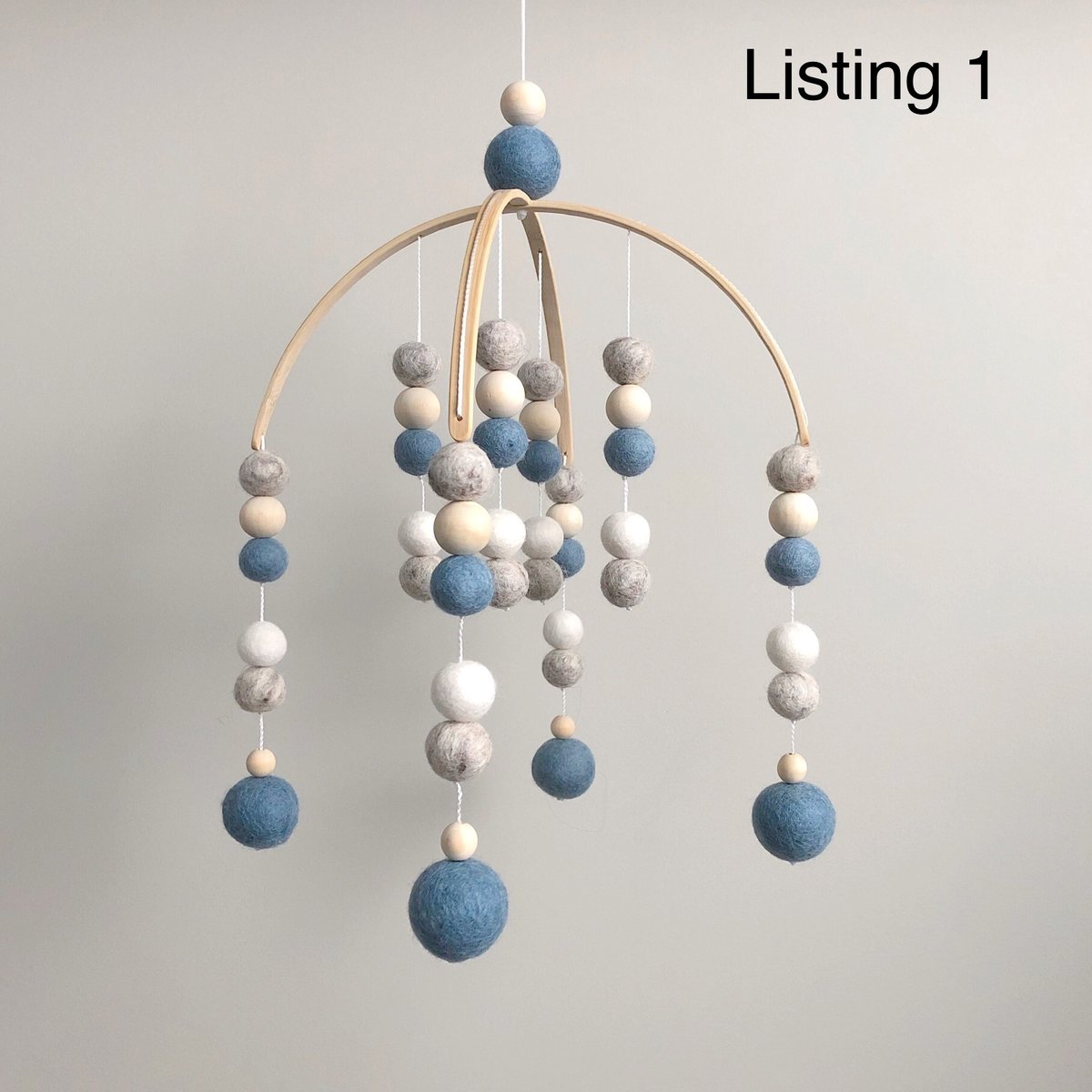 Mobiles felt balls / The Little Wood