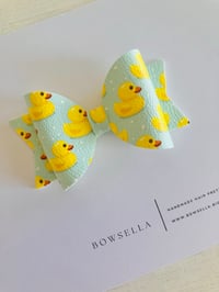 rubber ducks bow 