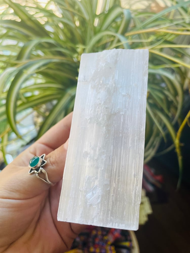 Image of Small selenite charging plate