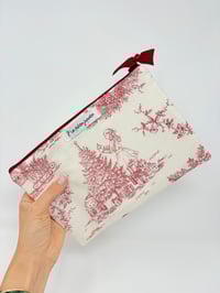 Image 1 of Pochette à livre LA LECTRICE Coton toile de Jouy Bordeaux