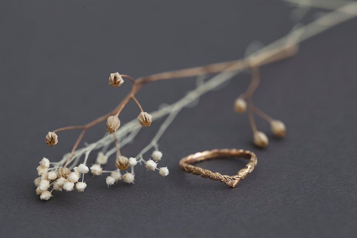 Image of 18ct rose gold 2mm laurel leaf carved wishbone ring