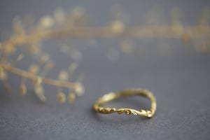 Image of 18ct gold 2mm floral carved wishbone ring