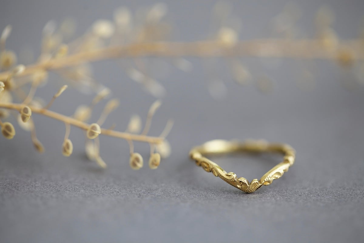 Image of 18ct gold 2mm floral carved wishbone ring