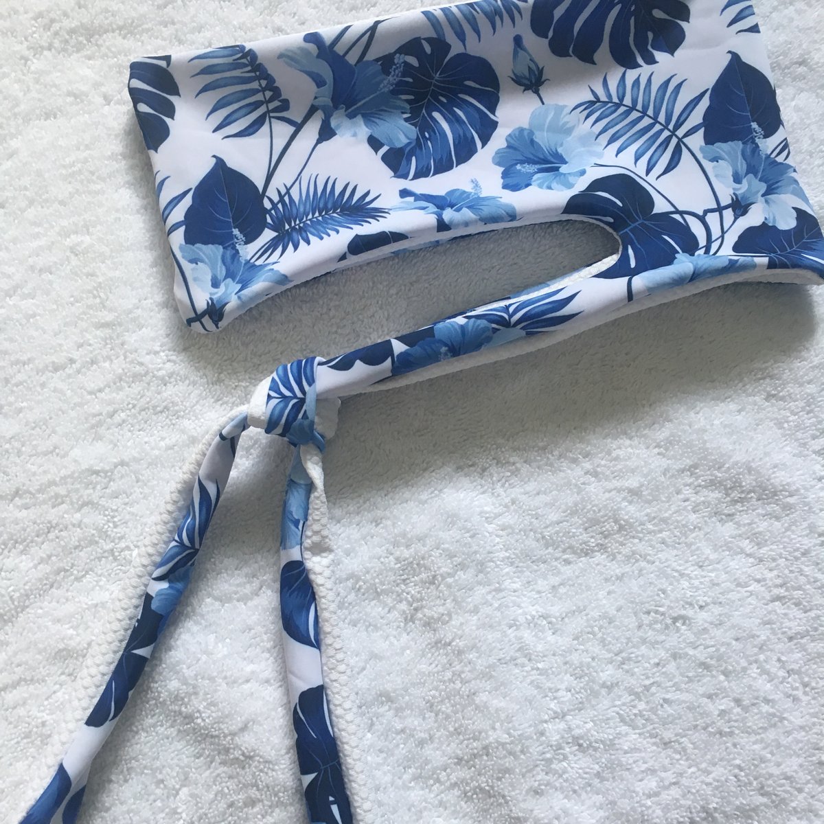 Image of BANDEAU SARONG : BLUE PALMS X TEXTURED WHITE