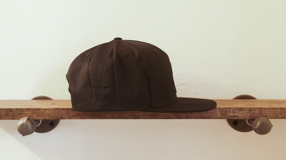 The “Hunter” 5 panel Snapback (Black)