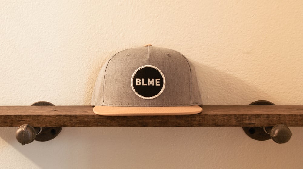 The “Hunter” 5 panel Snapback (Heather Grey/Biscuit)