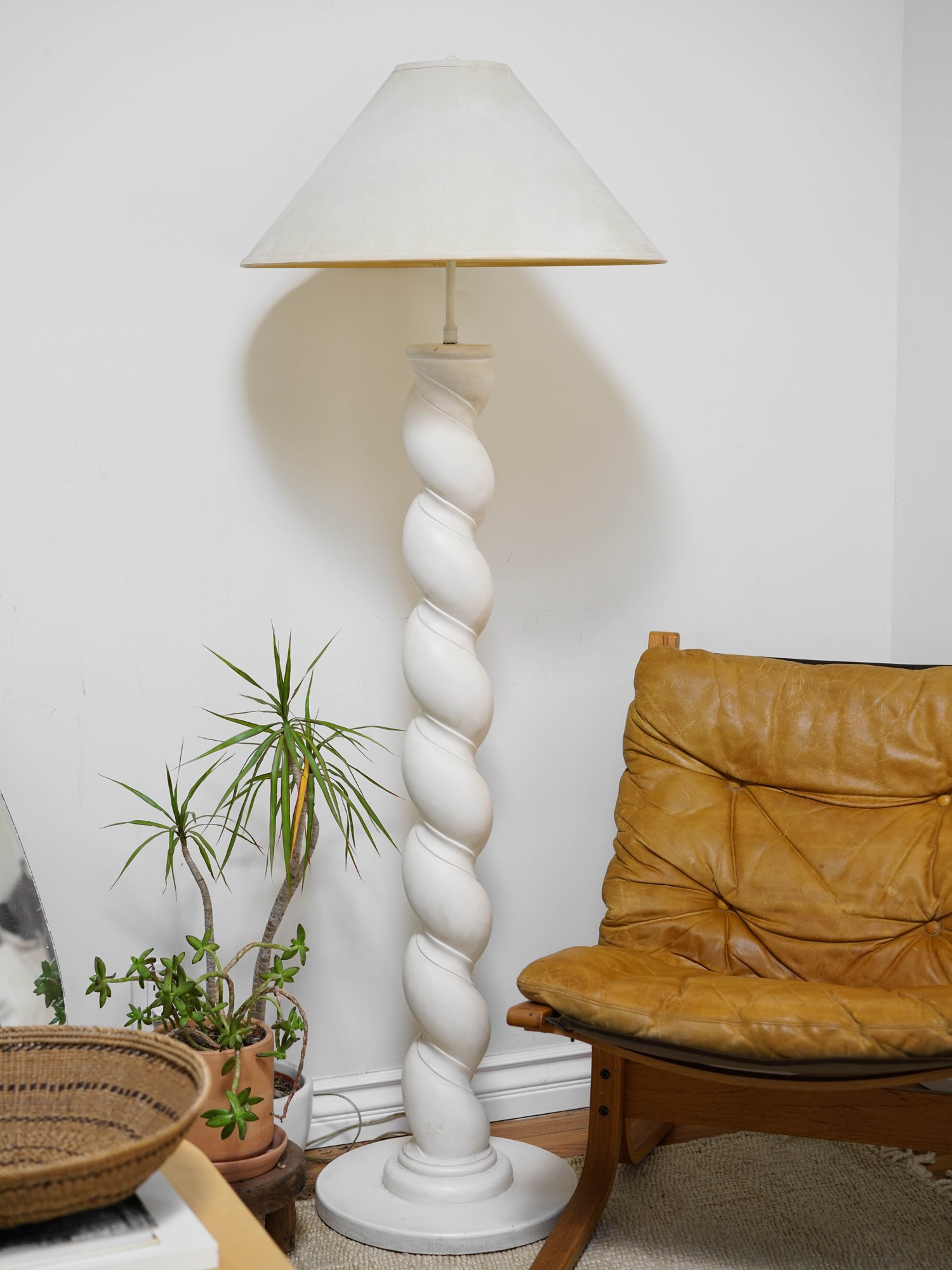 Image of Hollywood Regency Spiral Column Lamp