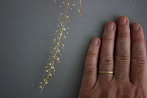 Image of 18ct gold, 2mm flat court laurel leaf and milled edge engraved ring