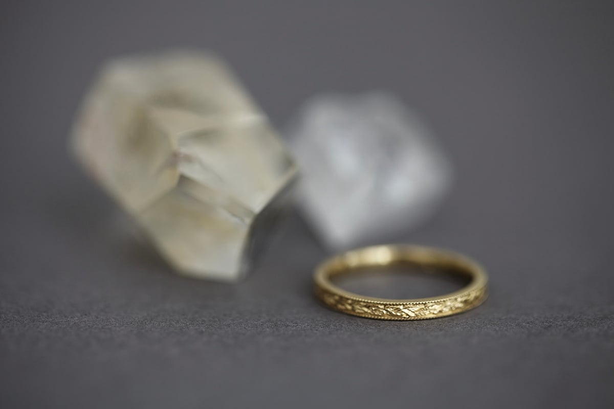 Image of 18ct gold 2mm flat court laurel leaf and milled edge engraved ring