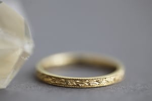 Image of 18ct gold, 2mm flat court laurel leaf and milled edge engraved ring