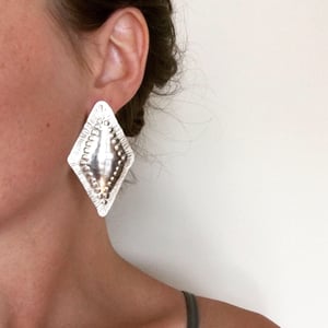 Image of dash earring 