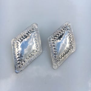 Image of dash earring 