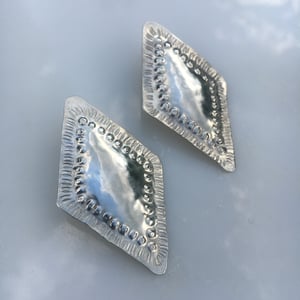Image of dash earring 