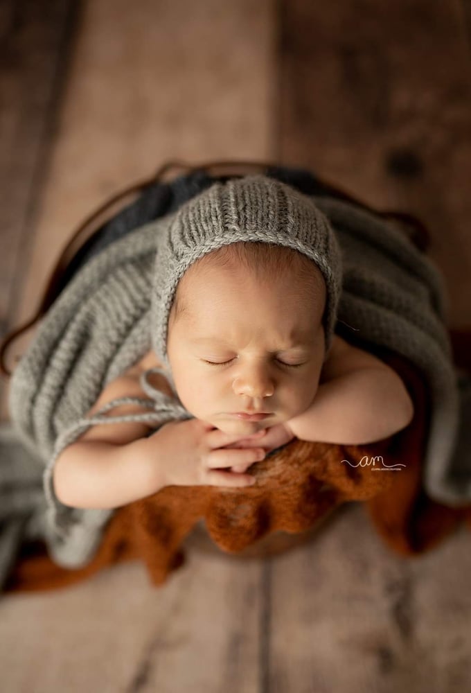 Image of Soft Heather Grey Knit Ribbed Bonnet and Wrap