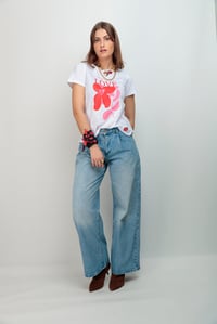 Image 3 of CAMISETA FLOR LOVE