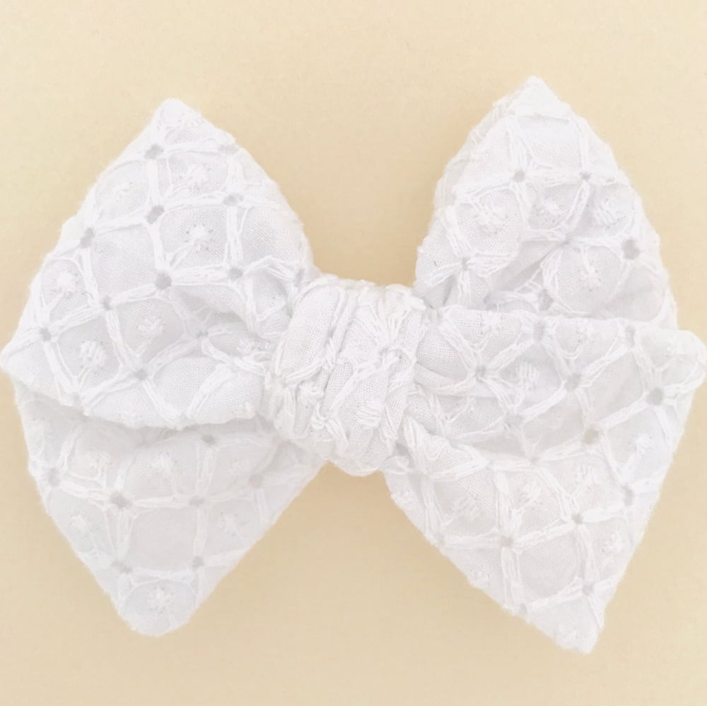 Image of Barrette broderie anglaise blanche