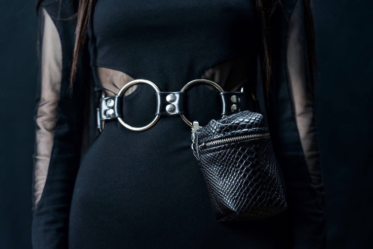 Ring belt with detachable hip bag in vegan snakeskin
