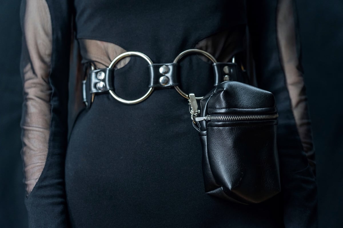 Ring belt with detachable hip bag in vegan leather