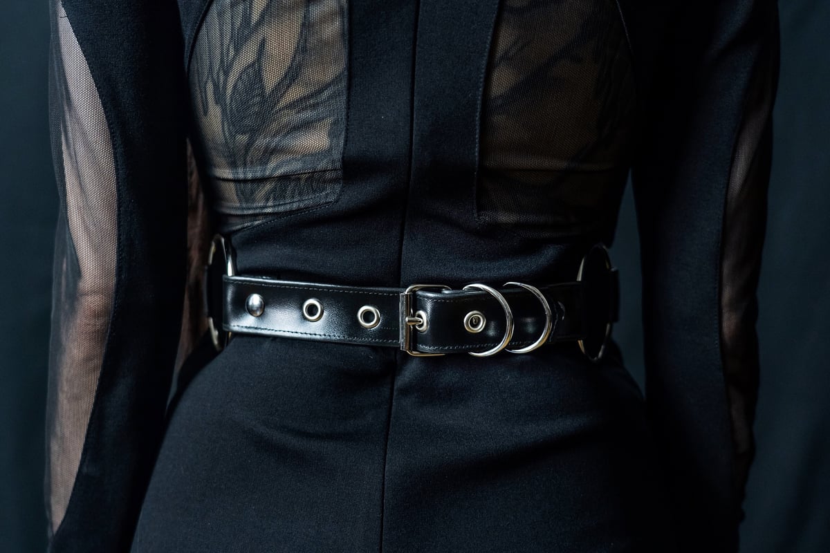 Ring belt with detachable hip bag in vegan snakeskin