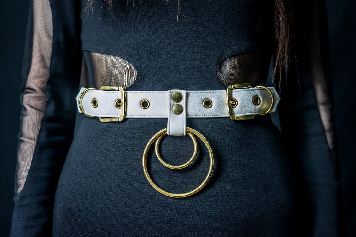 Double ring waist belt white and gold