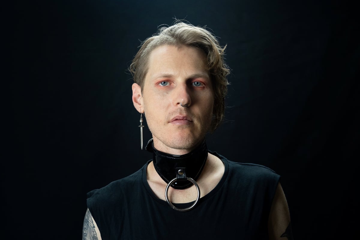 Bettie collar high shine PVC