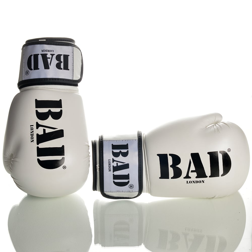 BAD BOXING GLOVES LONDON ATHLETES TRAINING AND PROFESSIONAL FIGHTS