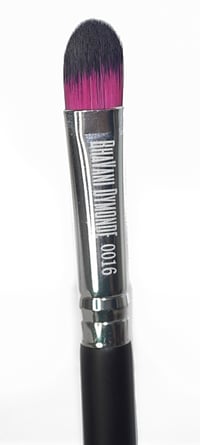 Image 2 of DUAL CONCEALER BRUSH