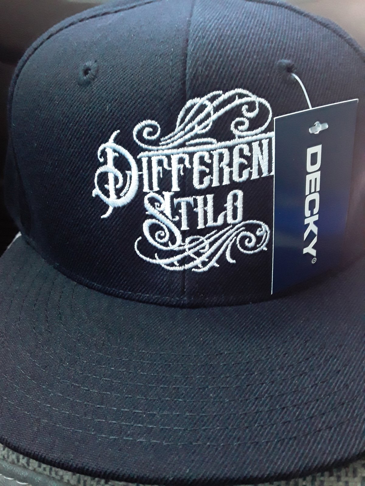 Image of Different stilo snap back New