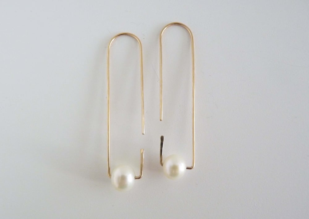 Image of One pearl earrings