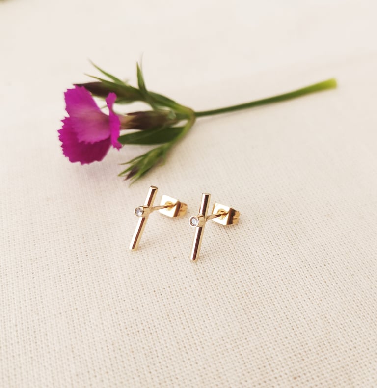 Gold Stud Earrings Image 3