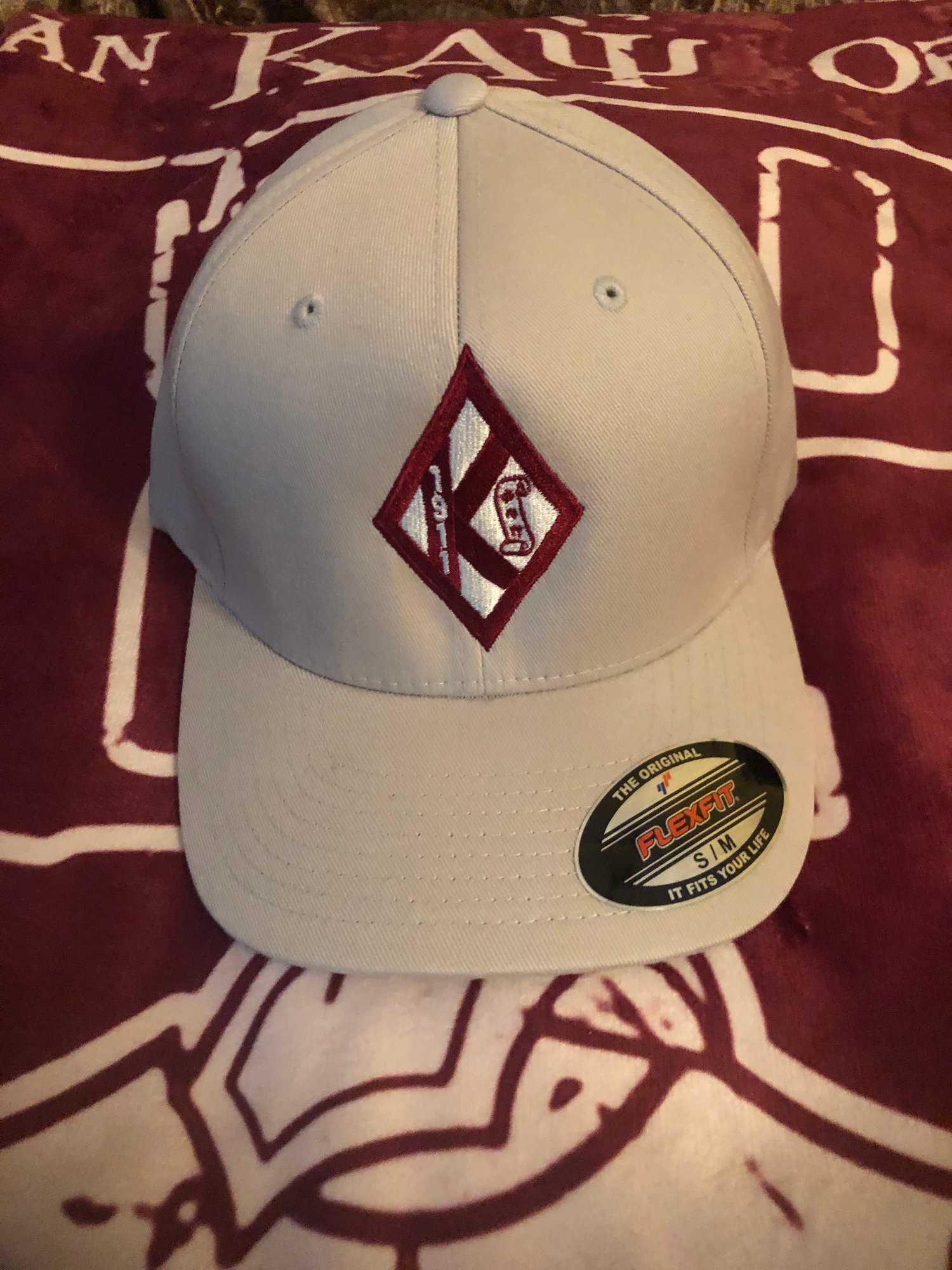 Image of Cream Diamond w/Scroll Flex-Fit Cap