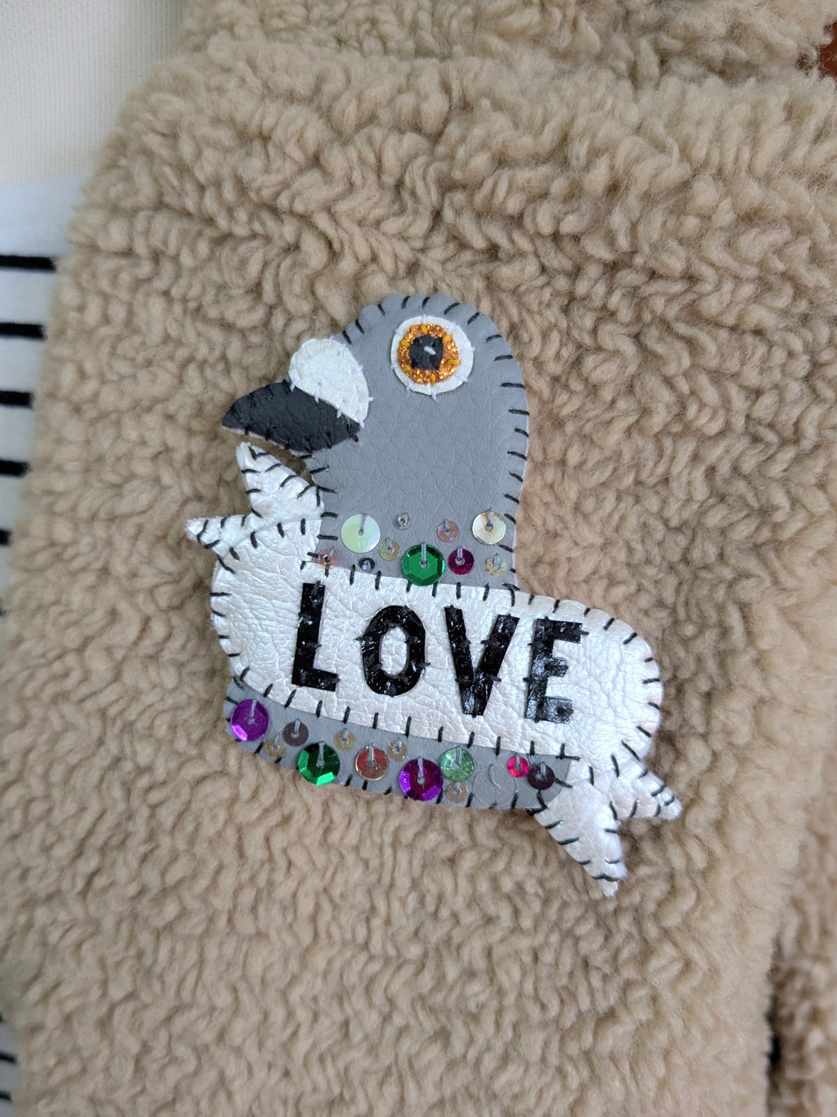 Image of Pigeon Love Brooch