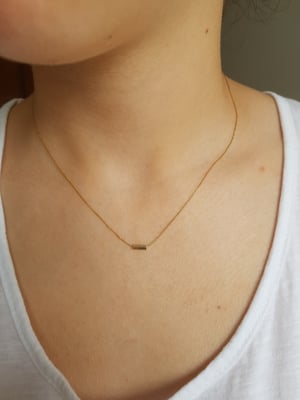 Image of Little. Collar con pequeño detalle de encanto.