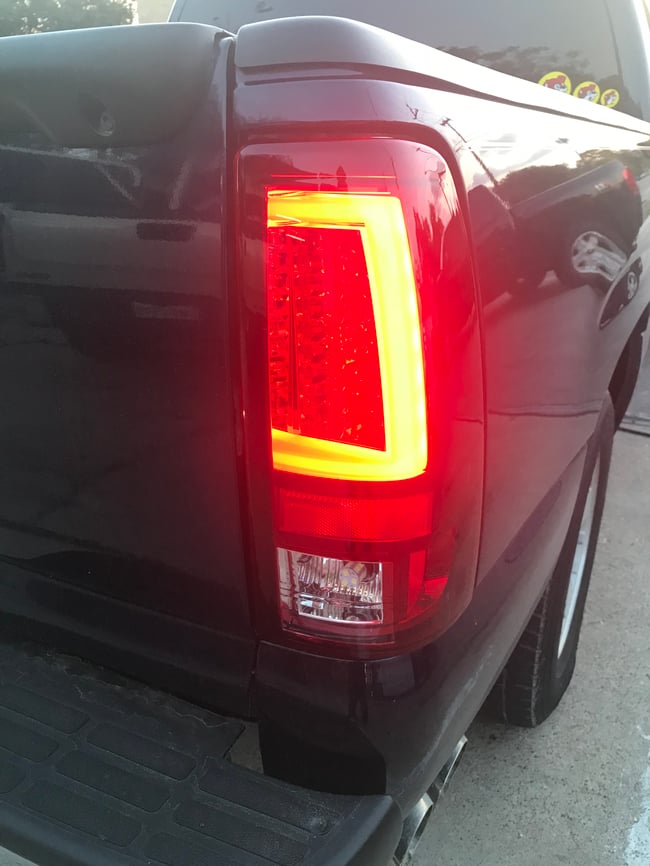 17+ 99 06 Silverado Tail Lights