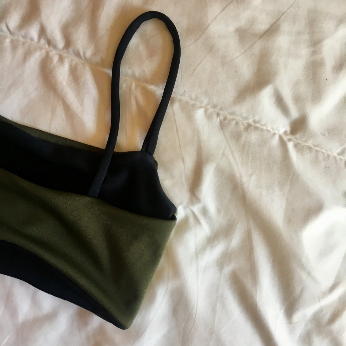 Image of LEXI TOP : BLACK X OLIVE