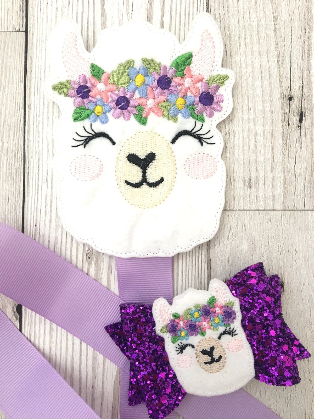 Image of Llama bow holder with matching bow 